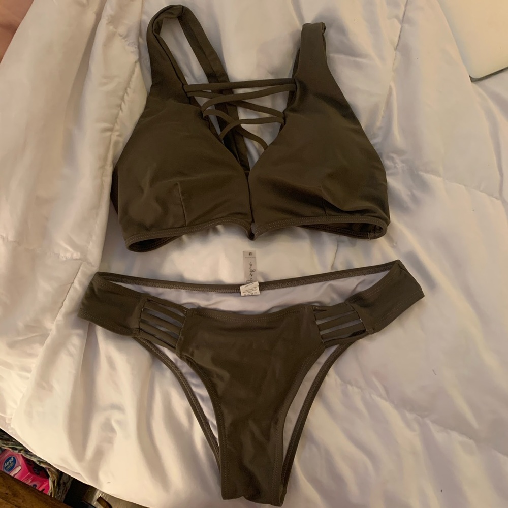 Cupshe Bikini - Picture 2 of 4